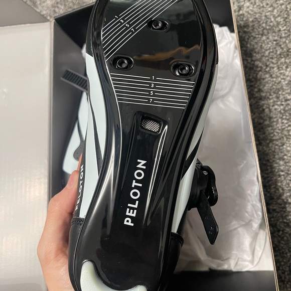 Peloton size 38/7 shoe - Picture 2 of 4